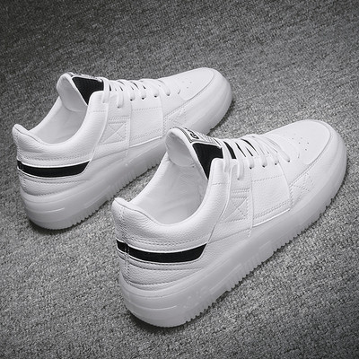 Modern férfi tornacipő fehér színben