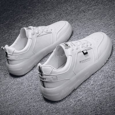 Modern férfi tornacipő fehér színben