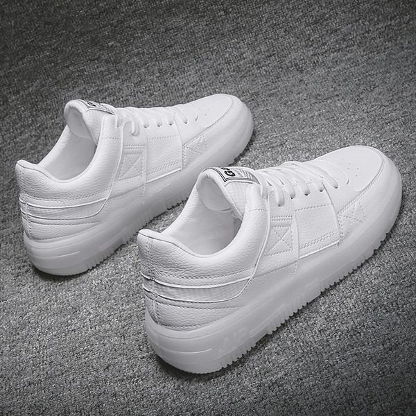 Modern férfi tornacipő fehér színben