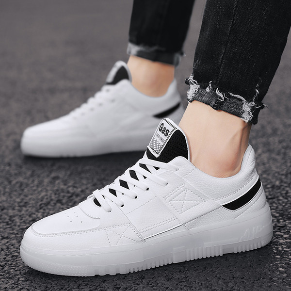 Modern férfi tornacipő fehér színben