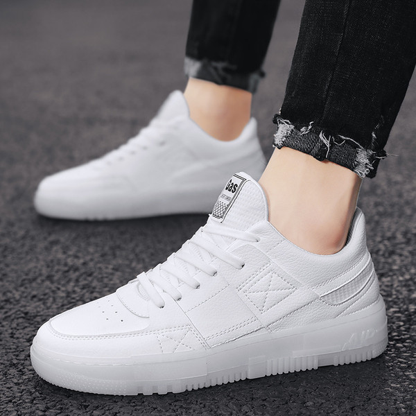 Modern férfi tornacipő fehér színben