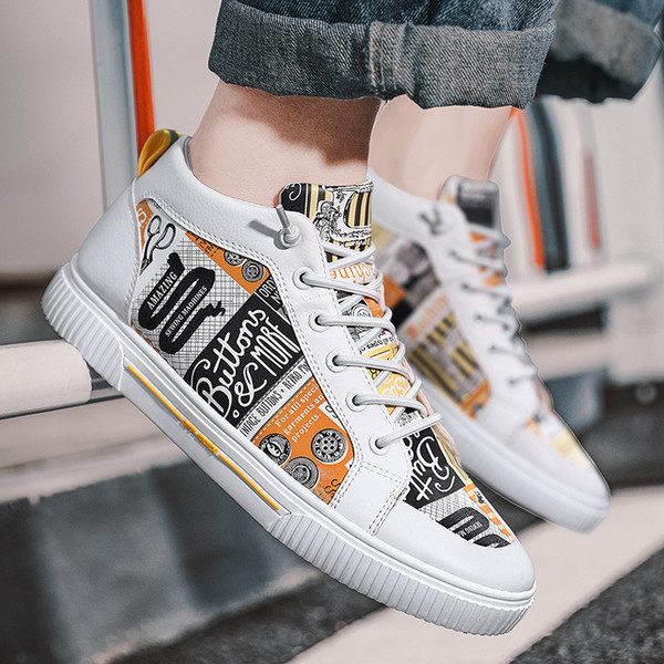 Moodsad värvilise mustriga meeste tossud