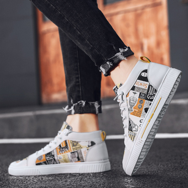 Moodsad värvilise mustriga meeste tossud