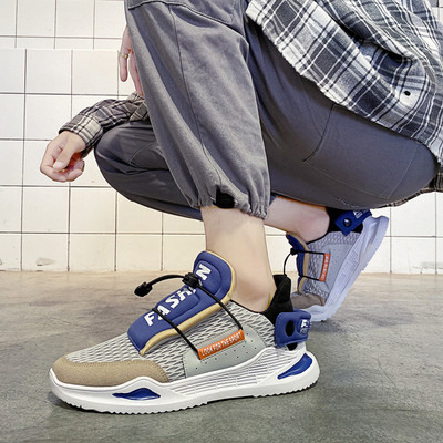 Férfi tornacipő új modellje magas talppal és felirattal