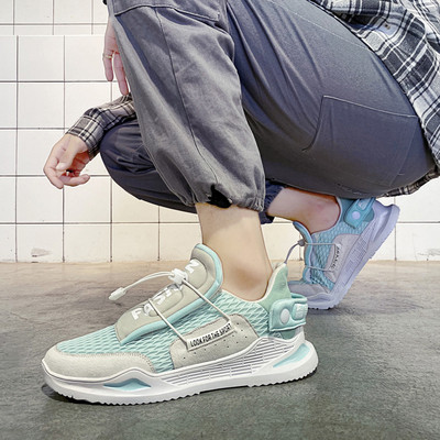 Férfi tornacipő új modellje magas talppal és felirattal