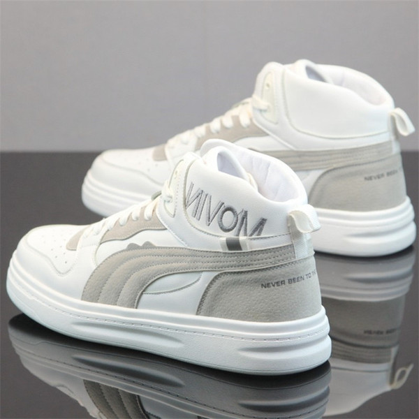 Meeste vabaaja tikanditega kõrged tossud