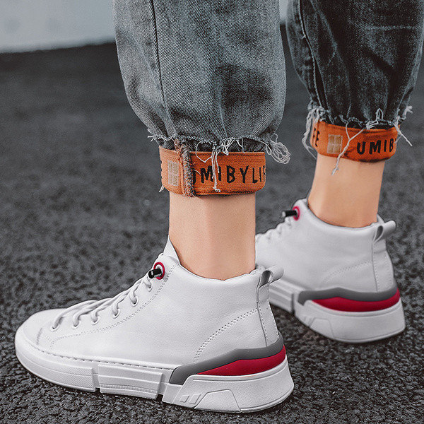 Meeste kõrged paeltega nahast tossud