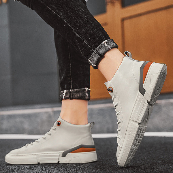 Meeste kõrged paeltega nahast tossud