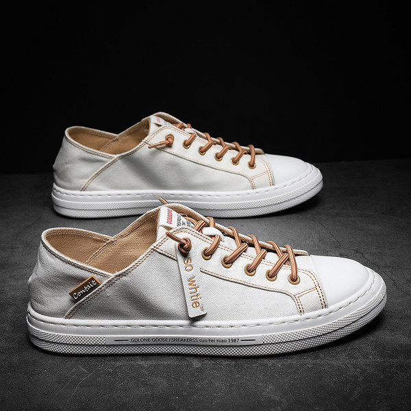 Suvised tekstidega nahast tossud meestele