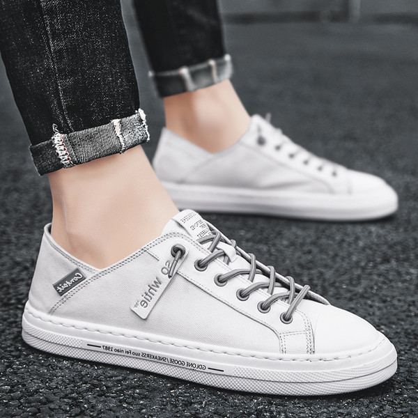 Suvised tekstidega nahast tossud meestele