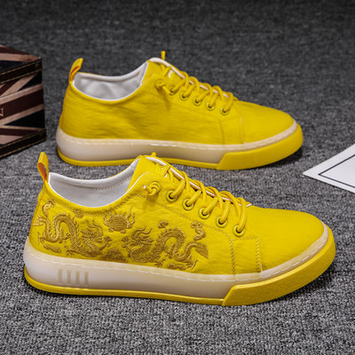 Moodsad meeste tossud lameda talla ja tikandiga