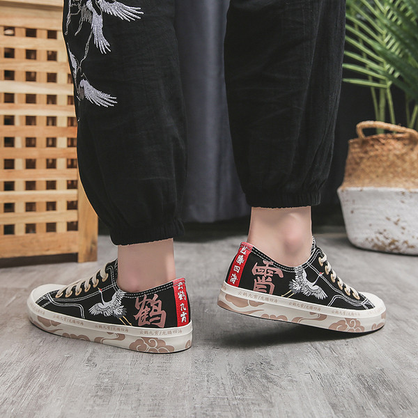 Novi model muških patika sa aplikacijom