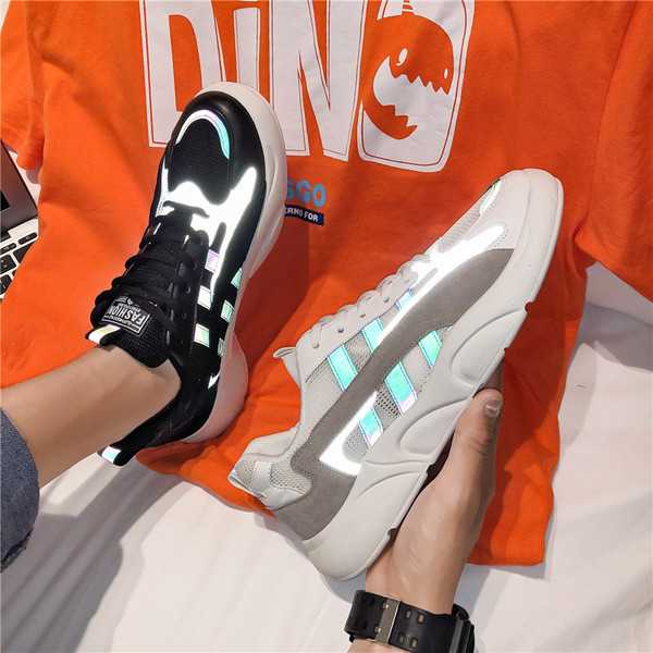 Sportlikud ja vabaaja meeste tossud seemisnahast elemendiga