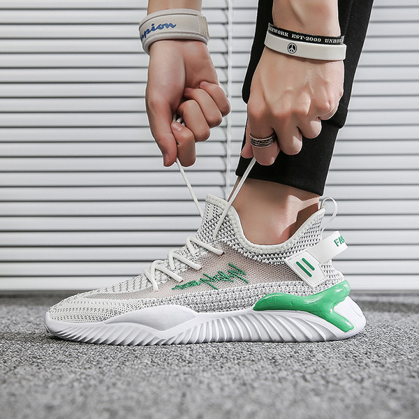 Sport és hétköznapi férfi tornacipők hálóval