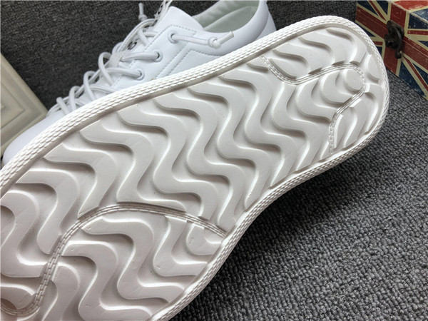 Férfi bőr tornacipő vastag talppal és fűzővel