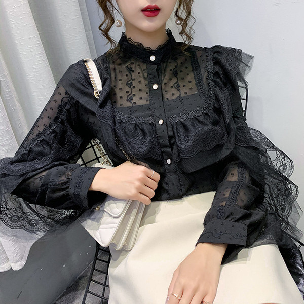 Praegune kõrge krae ja laiade varrukatega naiste särk