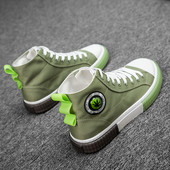 Moodsad aplikatsiooniga meeste tossud