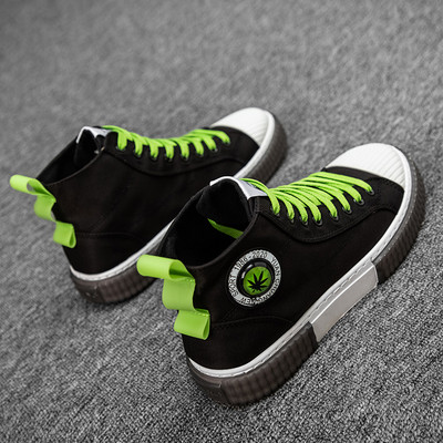 Moodsad aplikatsiooniga meeste tossud