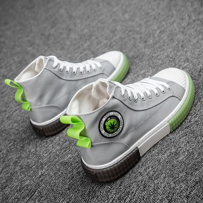 Moodsad aplikatsiooniga meeste tossud