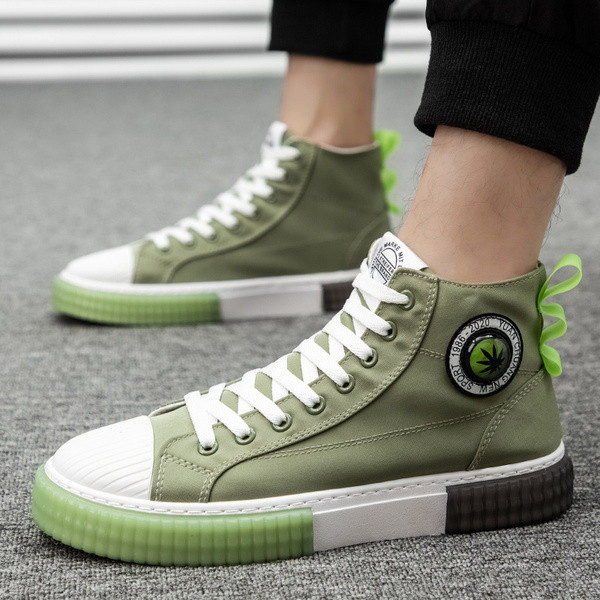 Moodsad aplikatsiooniga meeste tossud