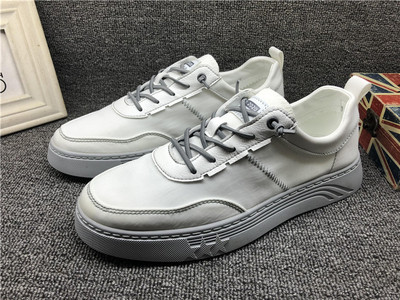 Nahast valged tossud tavaline mudel