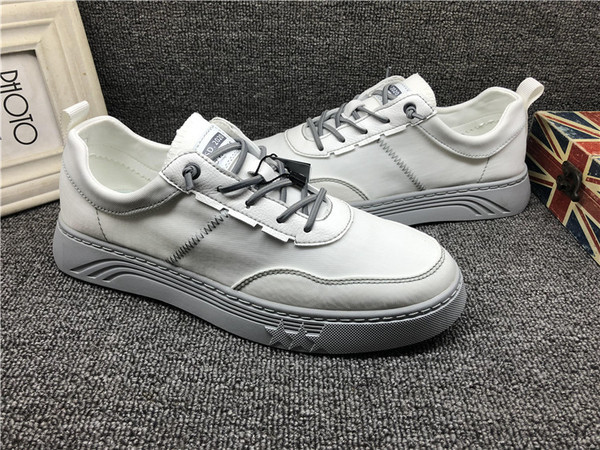 Nahast valged tossud tavaline mudel