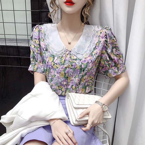 Elegantna ženska košulja s cvjetnim uzorkom i kratkim rukavima