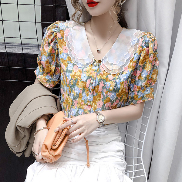 Elegantna ženska košulja s cvjetnim uzorkom i kratkim rukavima