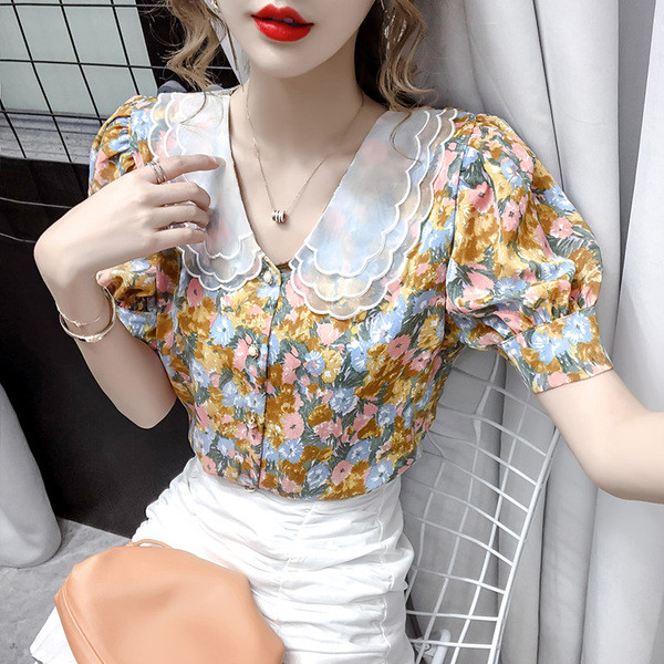 Elegantna ženska košulja s cvjetnim uzorkom i kratkim rukavima