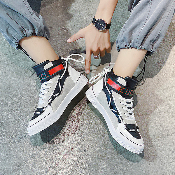 Kleebiste ja lipsudega meeste tossud