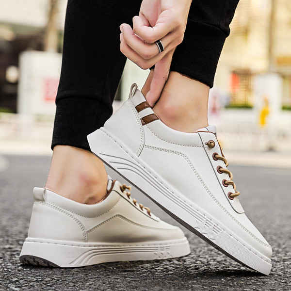 Suvised valged ökonahast tossud