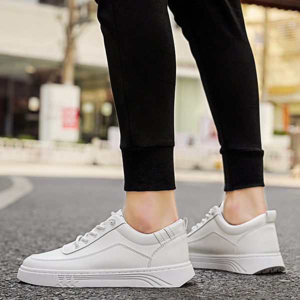 Suvised valged ökonahast tossud