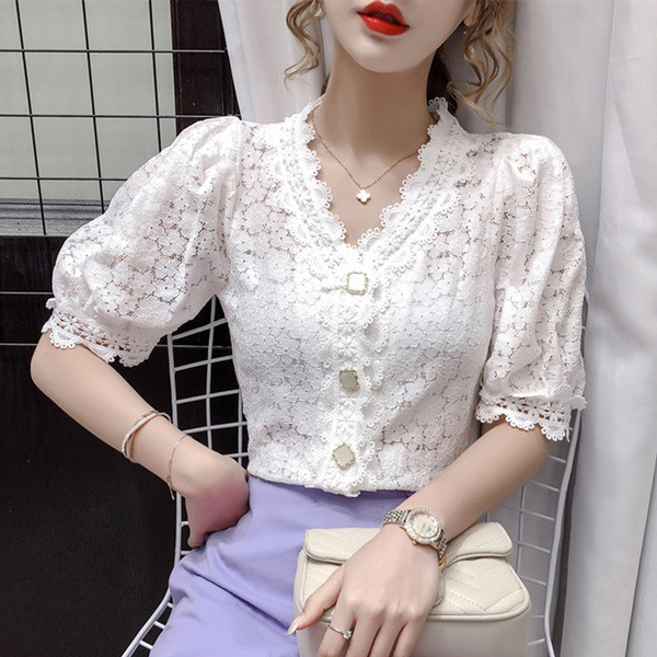 Modern női csipke ing spitz nyakkivágással és 3/4-es ujjakkal