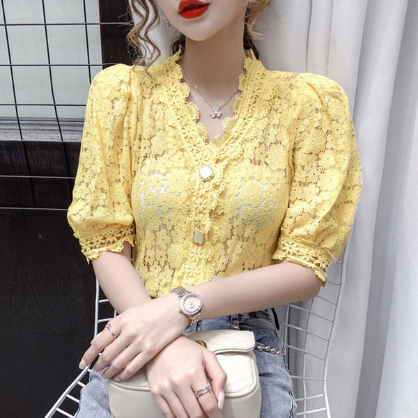 Modern női csipke ing spitz nyakkivágással és 3/4-es ujjakkal
