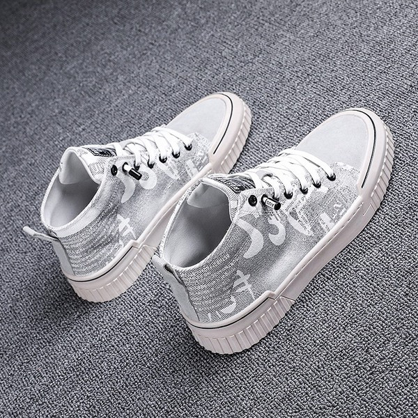 Kõrged trükiga meeste tossud