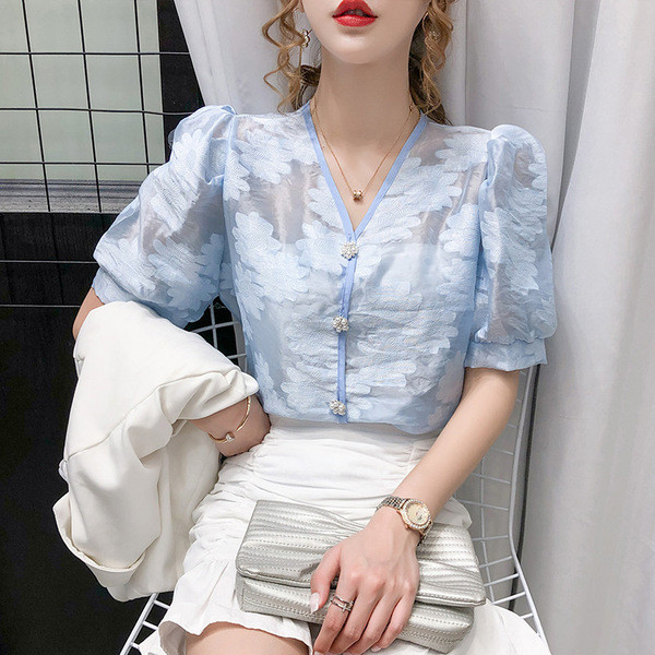 Stiilne naiste särk 3/4 varrukate ja spitsikaelusega