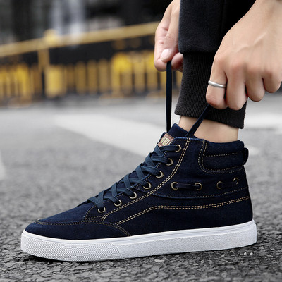 Uus paelte ja lameda tallaga meeste kõrgete tossude mudel