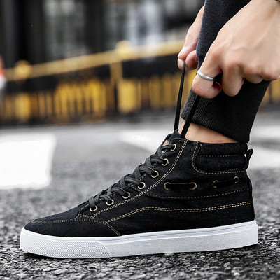 Uus paelte ja lameda tallaga meeste kõrgete tossude mudel