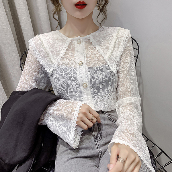 Praegune naiste pitssärk ovaalse kaelusega