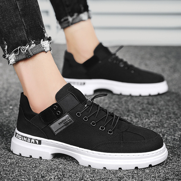 Férfi tornacipő új modellje fűzővel és magas talppal