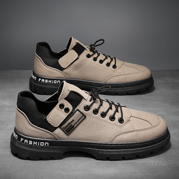 Férfi tornacipő új modellje fűzővel és magas talppal