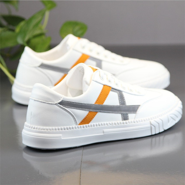 Öko-nahast valmistatud meeste vabaaja tossud lameda talla ja paeltega