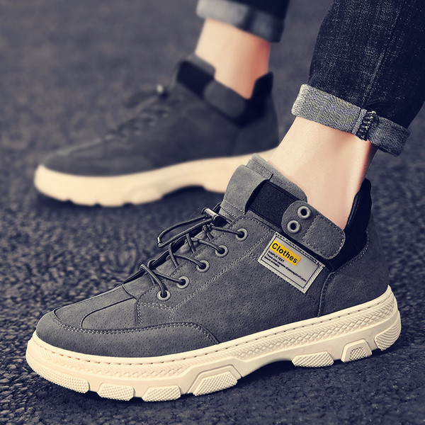 Magas tornacipő öko velúrból és durva talpból