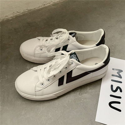 Alkalmi férfi tornacipő fűzővel - eco bőr