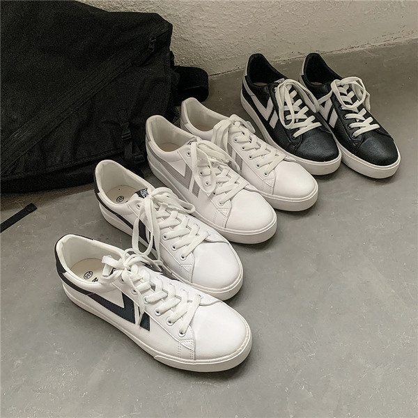 Alkalmi férfi tornacipő fűzővel - eco bőr