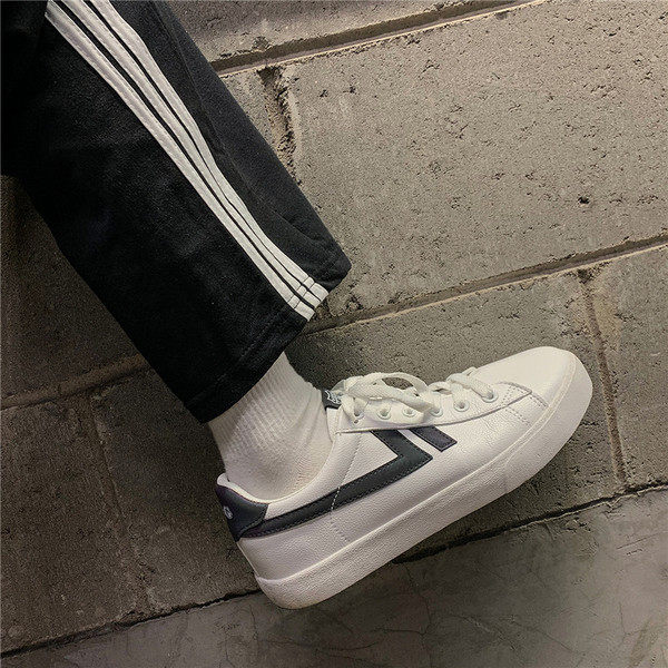 Alkalmi férfi tornacipő fűzővel - eco bőr