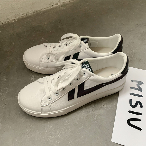 Alkalmi férfi tornacipő fűzővel - eco bőr