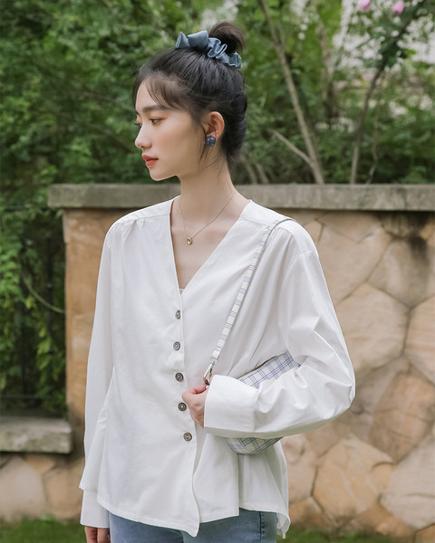 Stiilne naiste särgi asümmeetriline nööpidega mudel