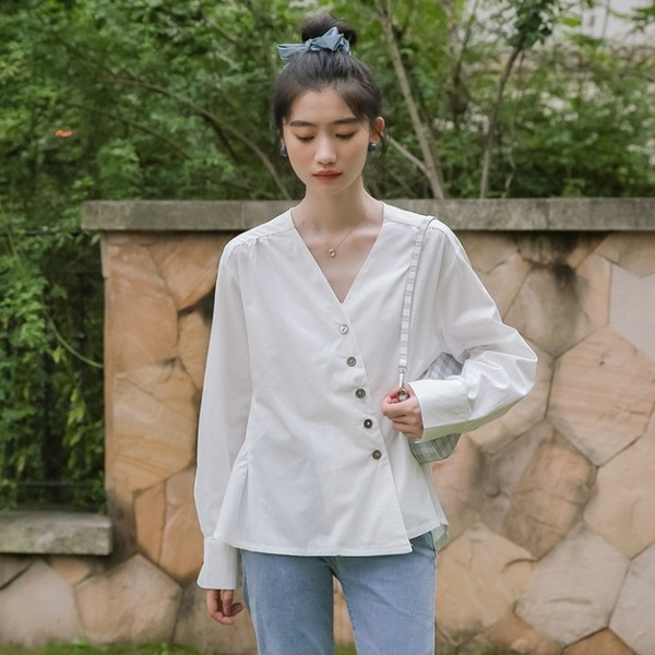 Stiilne naiste särgi asümmeetriline nööpidega mudel