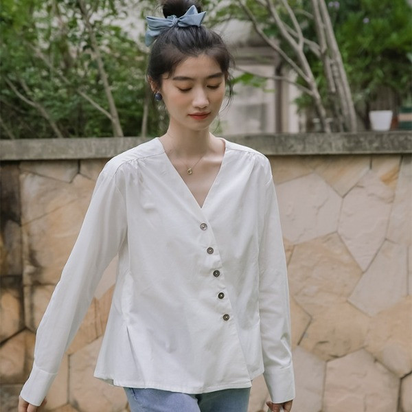 Stiilne naiste särgi asümmeetriline nööpidega mudel